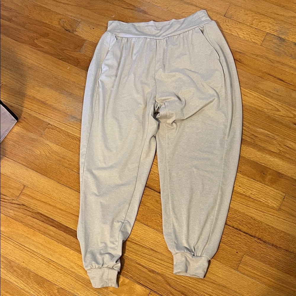 Women’s DSG light beige lightweight jogger